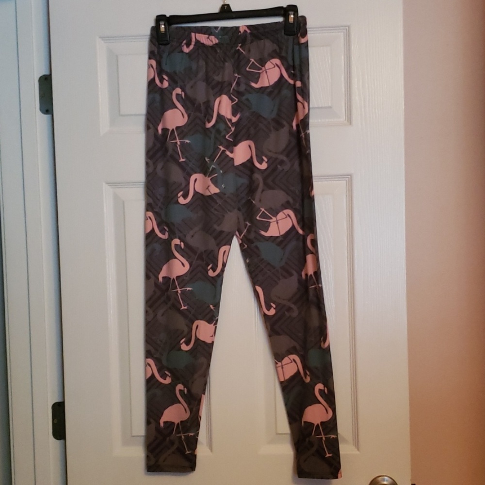 Flamingo leggings.
